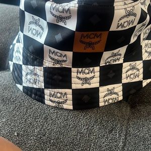✨✨AUTHENTIC MCM LIMITED EDITION BUCKET HAT TWO TONE BLACK AND WHITE COLOR✨✨